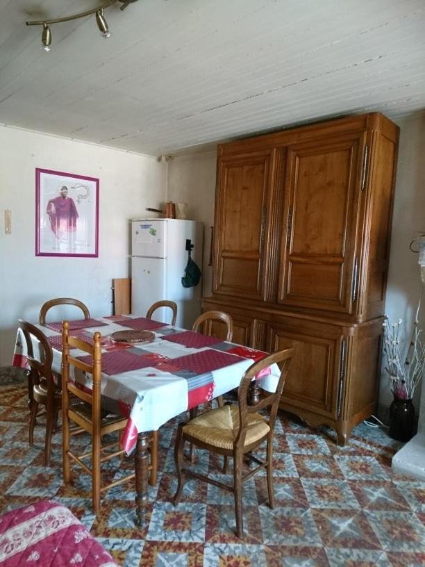 Villa Complexe Familial Charmes  Exterior foto